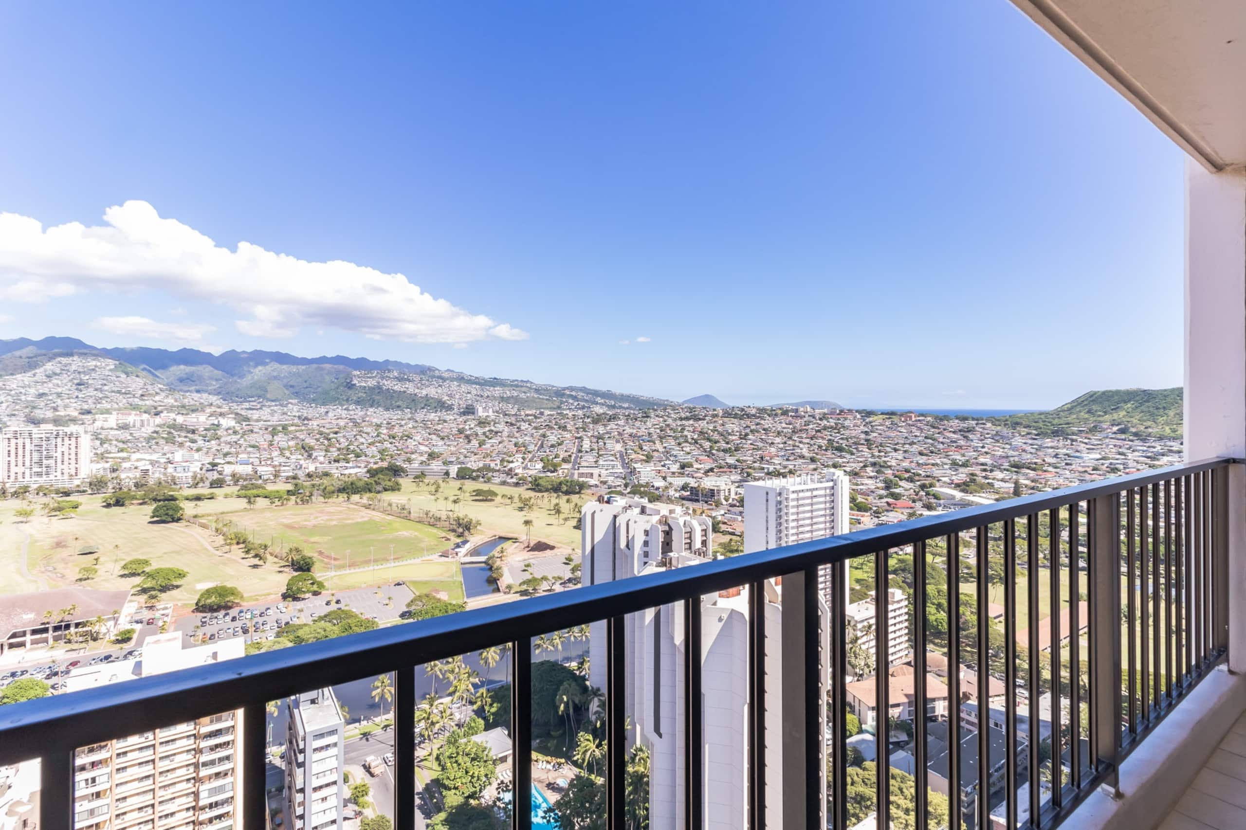 Condo in Honolulu · ★4.33 · 1 bedroom · 3 beds · 1 private bath - Image 18