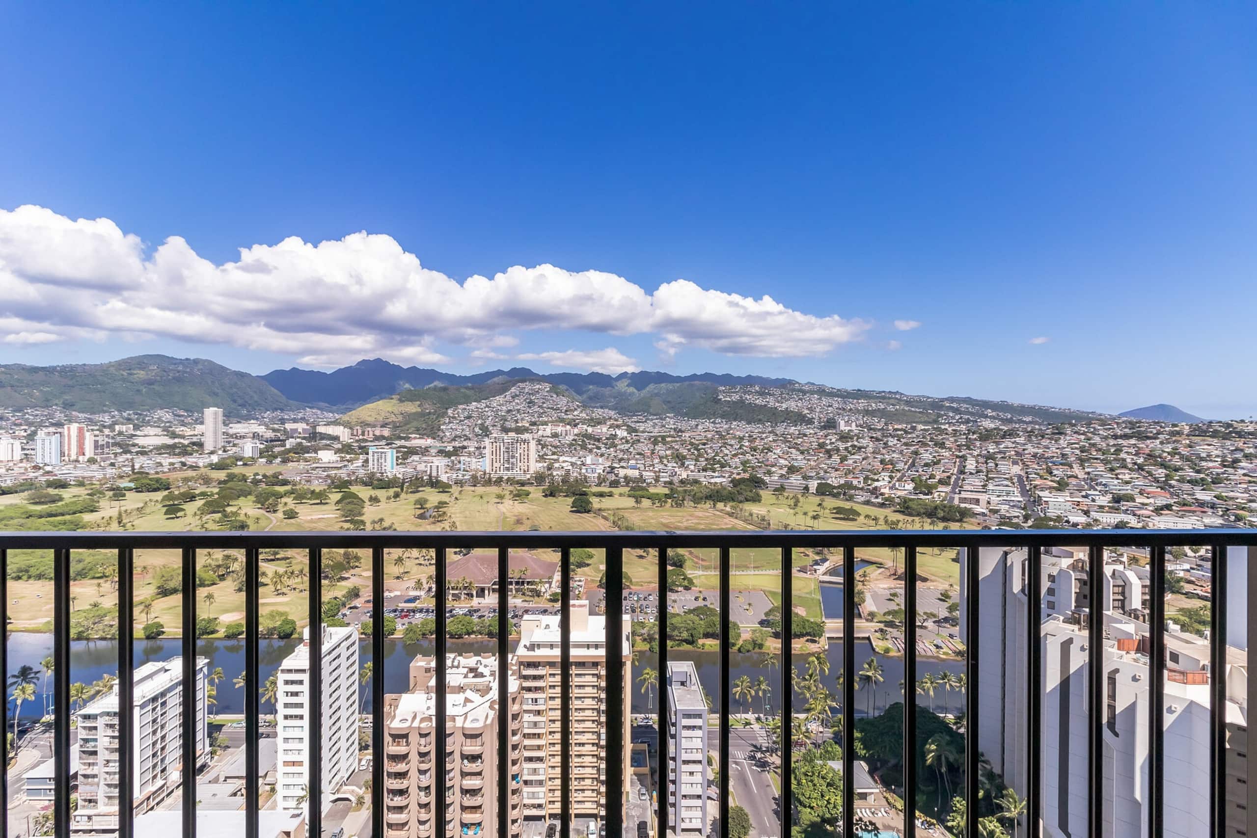 Condo in Honolulu · ★4.33 · 1 bedroom · 3 beds · 1 private bath - Image 22