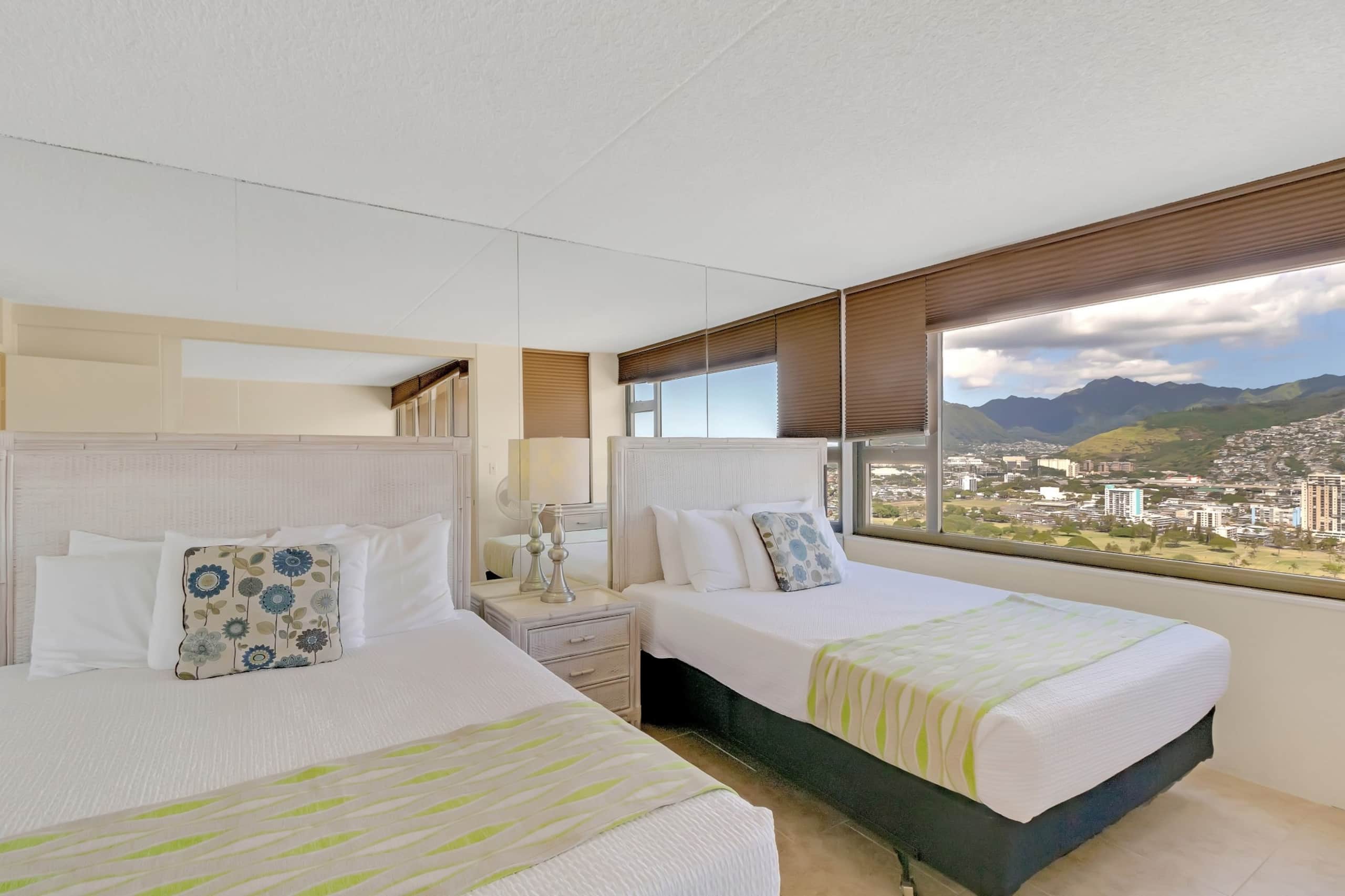Condo in Honolulu · ★4.33 · 1 bedroom · 3 beds · 1 private bath - Image 11