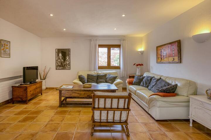 Casa con piscina gallery image 5