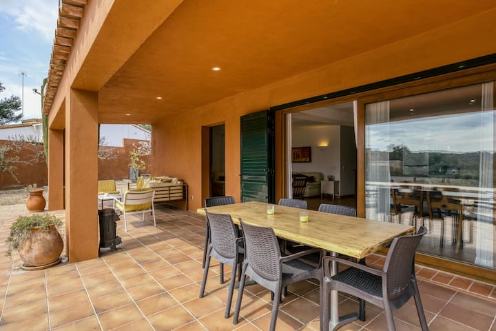 Casa con piscina gallery image 3