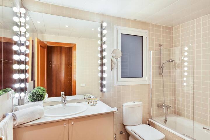 Amazing flat in the heart of Barcelona gallery image 5