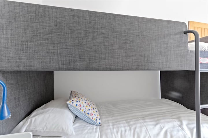 Vitanda vya ghorofa moja vyenye ukubwa kamili