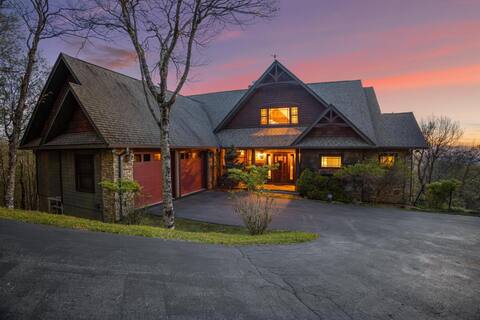 Spectacular spacious home atop Beech Mountain