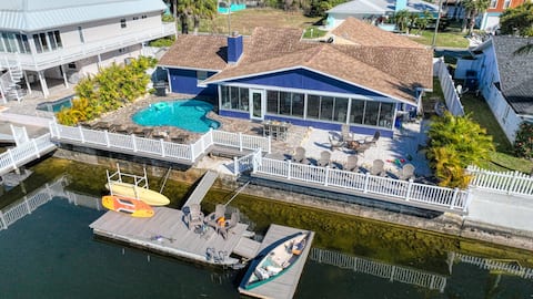 Waterfront Home, 5 bedrooms, Heated Pool, Sunsets!