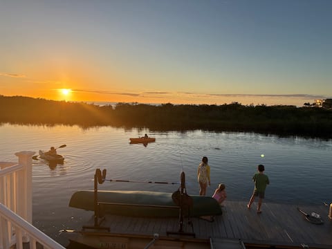 Waterfront Home, 5 bedrooms, Heated Pool, Sunsets!