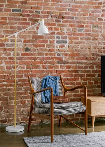 Sonder Penny Lane | Spacious Two-Bedroom Apartment gallery image 5