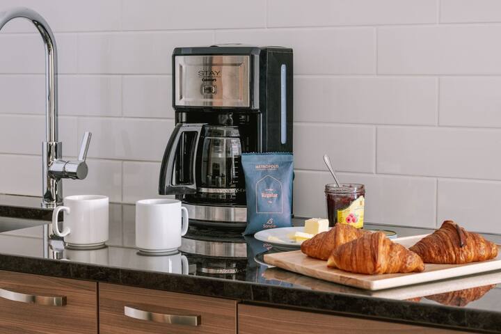 Sonder Penny Lane | Spacious Two-Bedroom Apartment gallery image 2