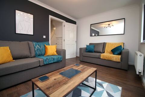 Spacious Home | Table Football | Free Parking