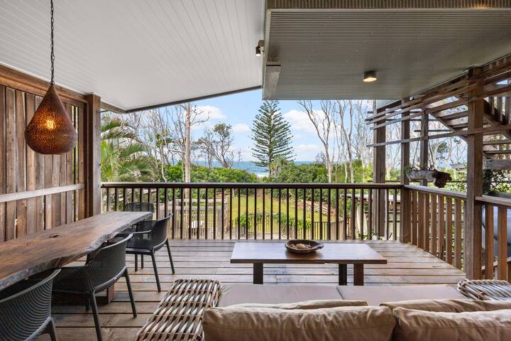 Luxury Retreat: Ocean views & direct beach access gallery image 3