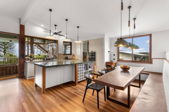 Luxury Retreat: Ocean views & direct beach access gallery image 4