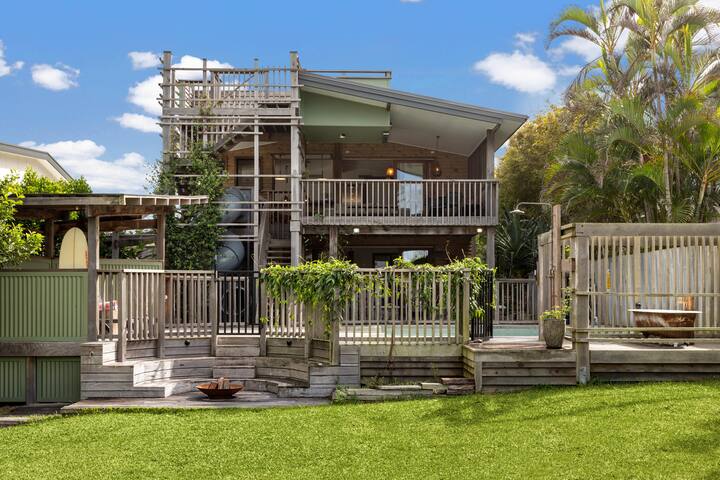 Luxury Retreat: Ocean views & direct beach access gallery image 2