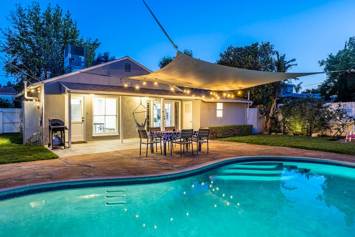 *Bright & Beautiful w/ Pool, BBQ, Upscale Area*