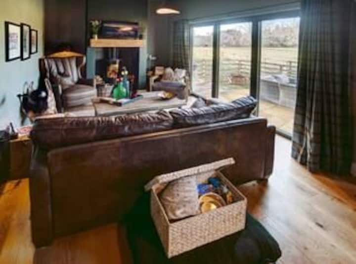 Ho Ho - Dog/child Friendly Luxury Coastal Farmstay - Bamburgh