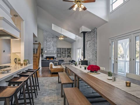 Modern Luxury Farmhouse on 10 acres & Yoga Room -