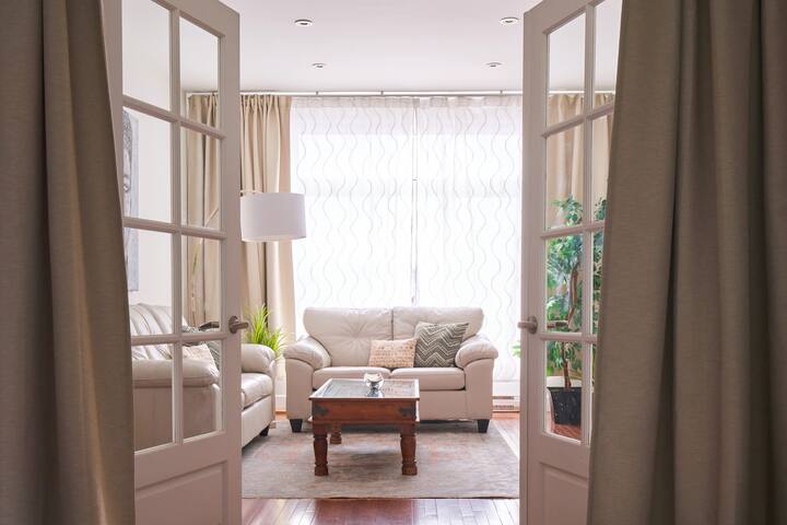 MTLVR #15 | Plateau gem, patio, Metro 3 min gallery image 5