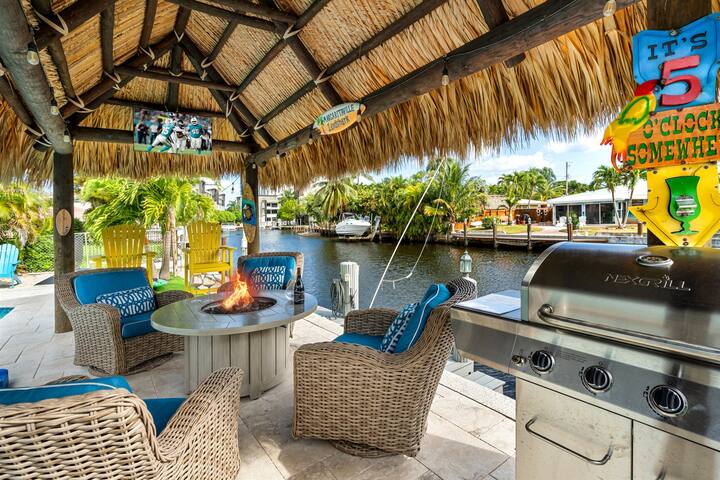 Near Beach/kayaks/HtdPool/Tiki/BBQ/Gameroom gallery image 2