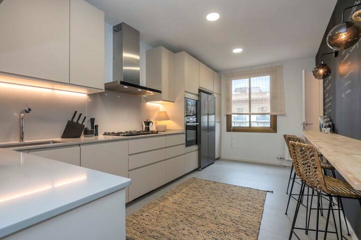 Luxury 4-bedrooms in Rambla de Catalunya gallery image 3