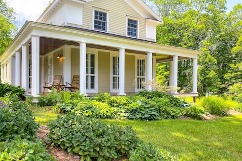 Charming Sharon Dwelling w/ Deck & Fire Pit!