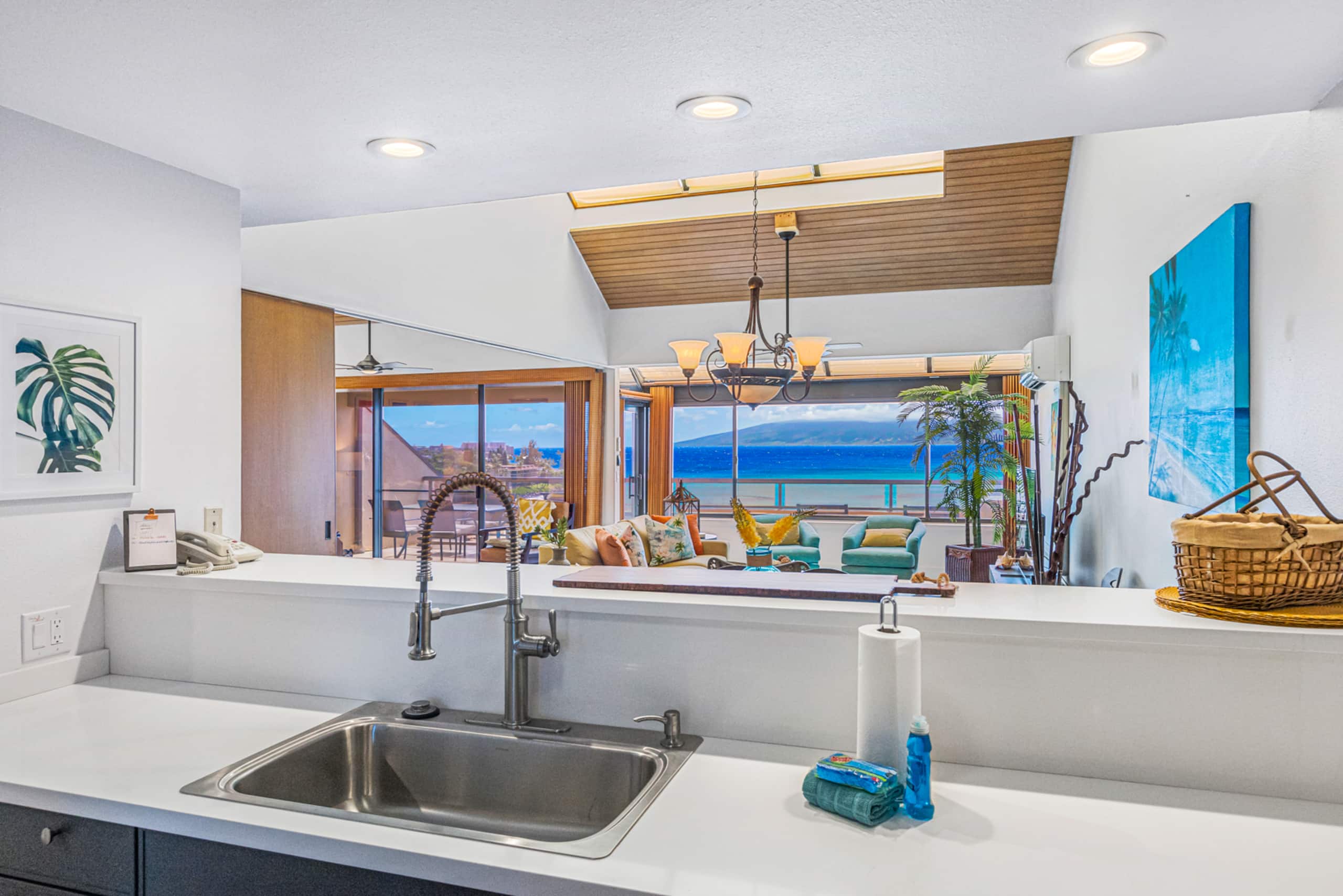 Condo in Lahaina · ★4.67 · 3 bedrooms · 6 beds · 3 shared baths - Image 11