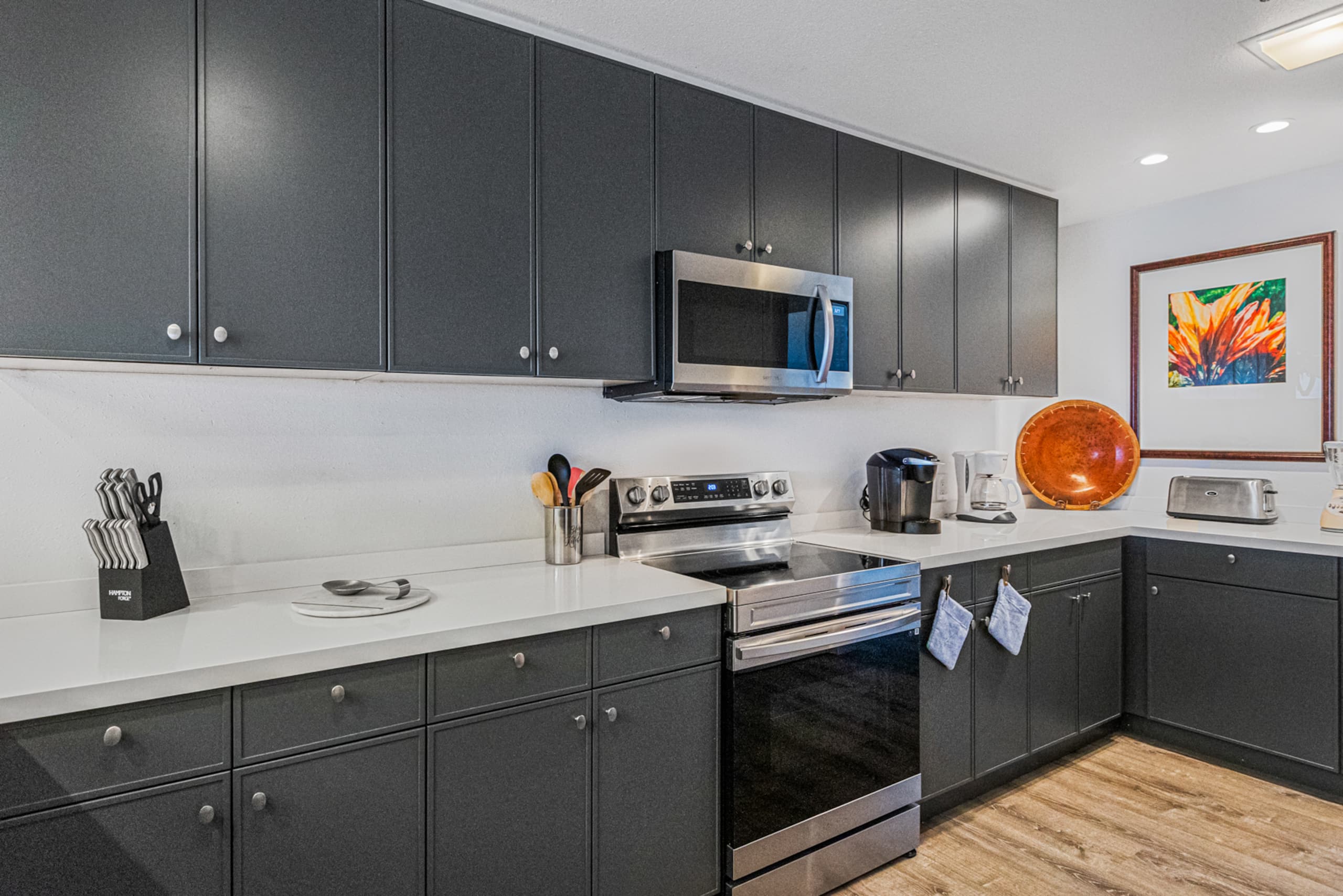 Condo in Lahaina · ★4.67 · 3 bedrooms · 6 beds · 3 shared baths - Image 23