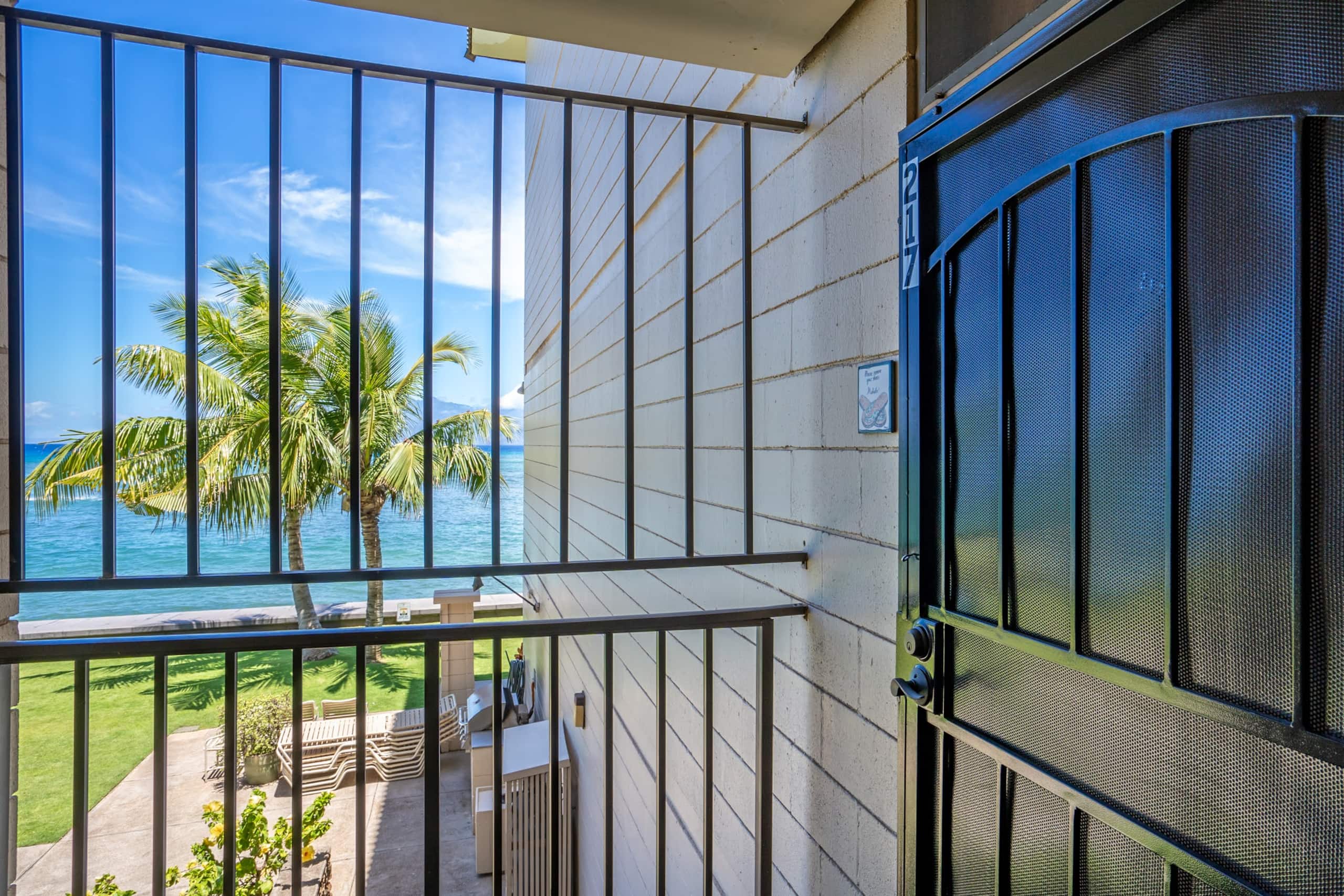 Condo in Lahaina · ★4.79 · 1 bedroom · 2 beds · 1 shared bath - Image 31