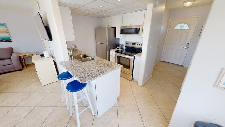 Spc 2013 Is A Pet Friendly Upstairs 1 Br  With Seasonal Beach Setup - Destin, FL