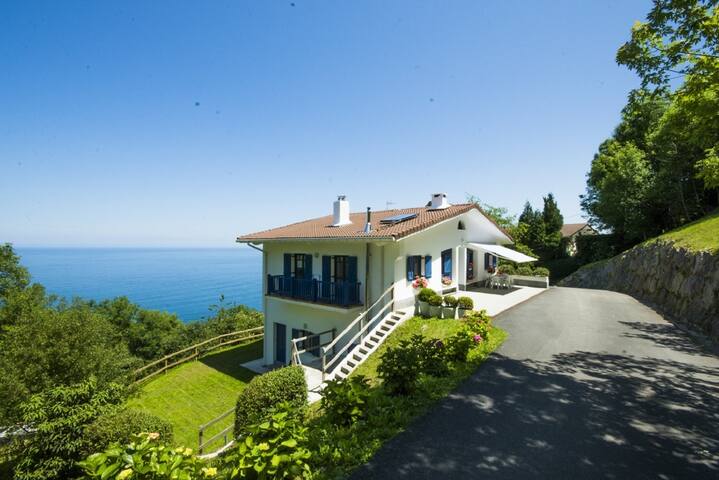 Beautiful Basque House With Magnificent Views. gallery image 4