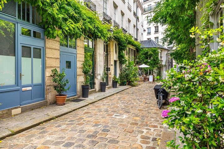 Beautiful studio in the heart of Paris.