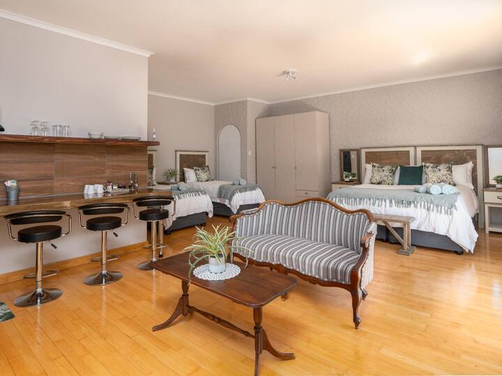 Opstal Guesthouse - Katjiepiering Room - Potchefstroom