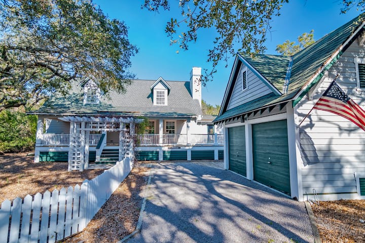 Welcome To Black Rose A Great 4 Bedroom Family Home With Shoals Club Access - Bald Head Island, NC