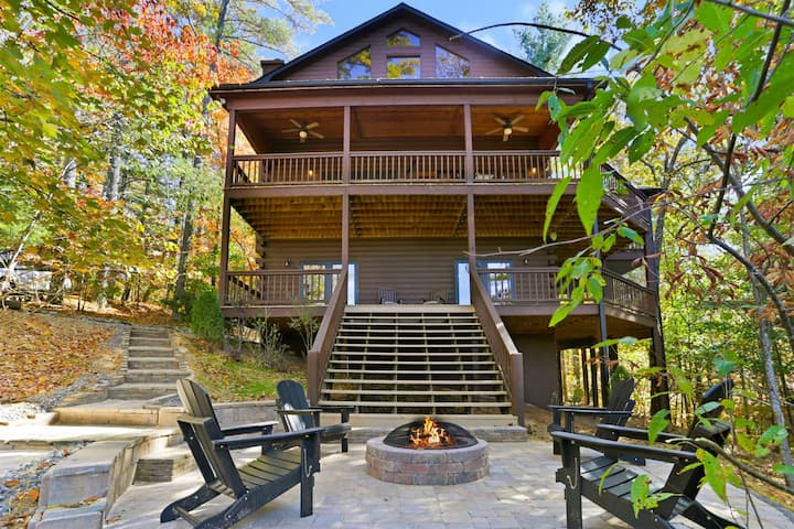 Romantic Cabin W/ Hot Tub & Grand Fire Pit - Mineral Bluff, GA
