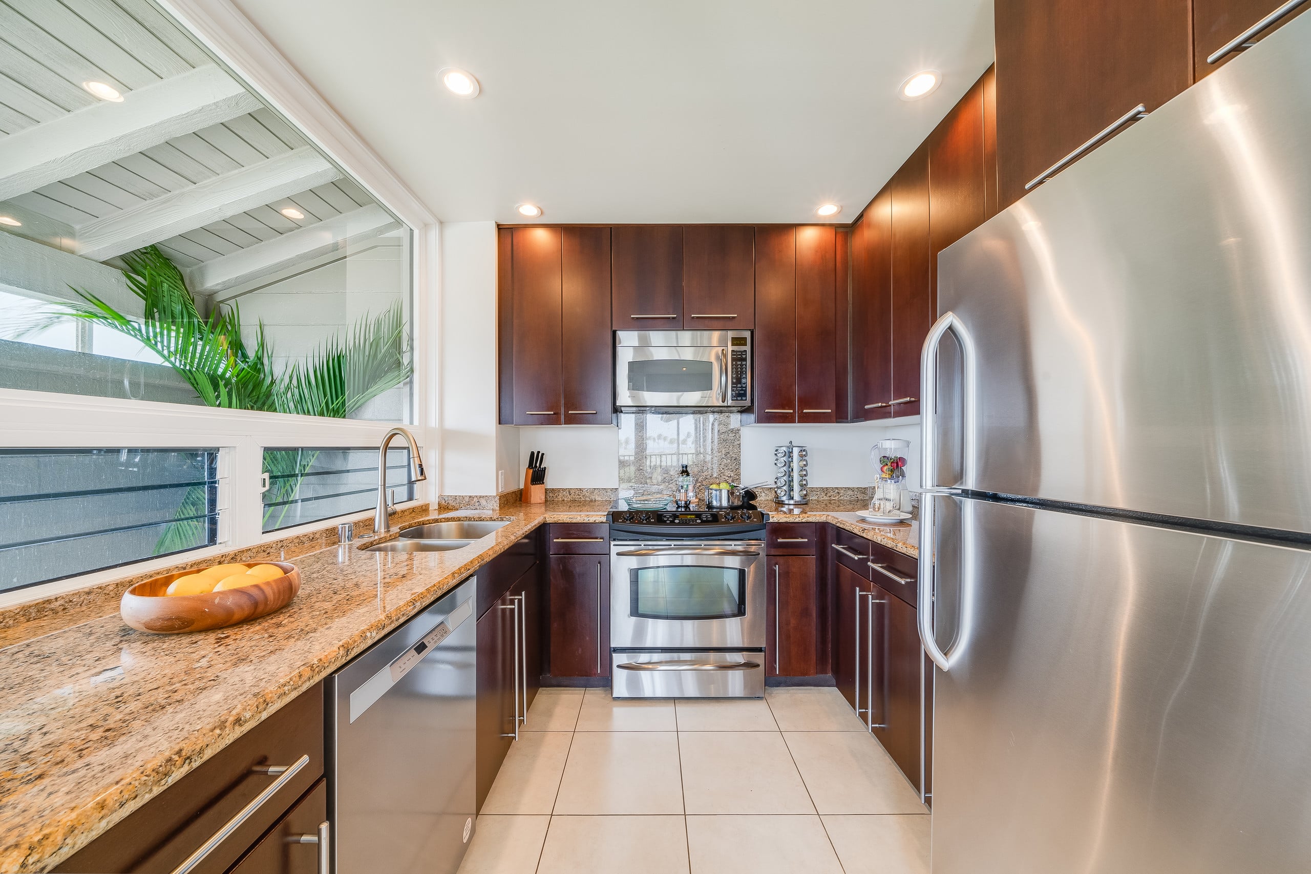 Condo in Lahaina · ★4.97 · 1 bedroom · 2 beds · 1 bath - Image 6