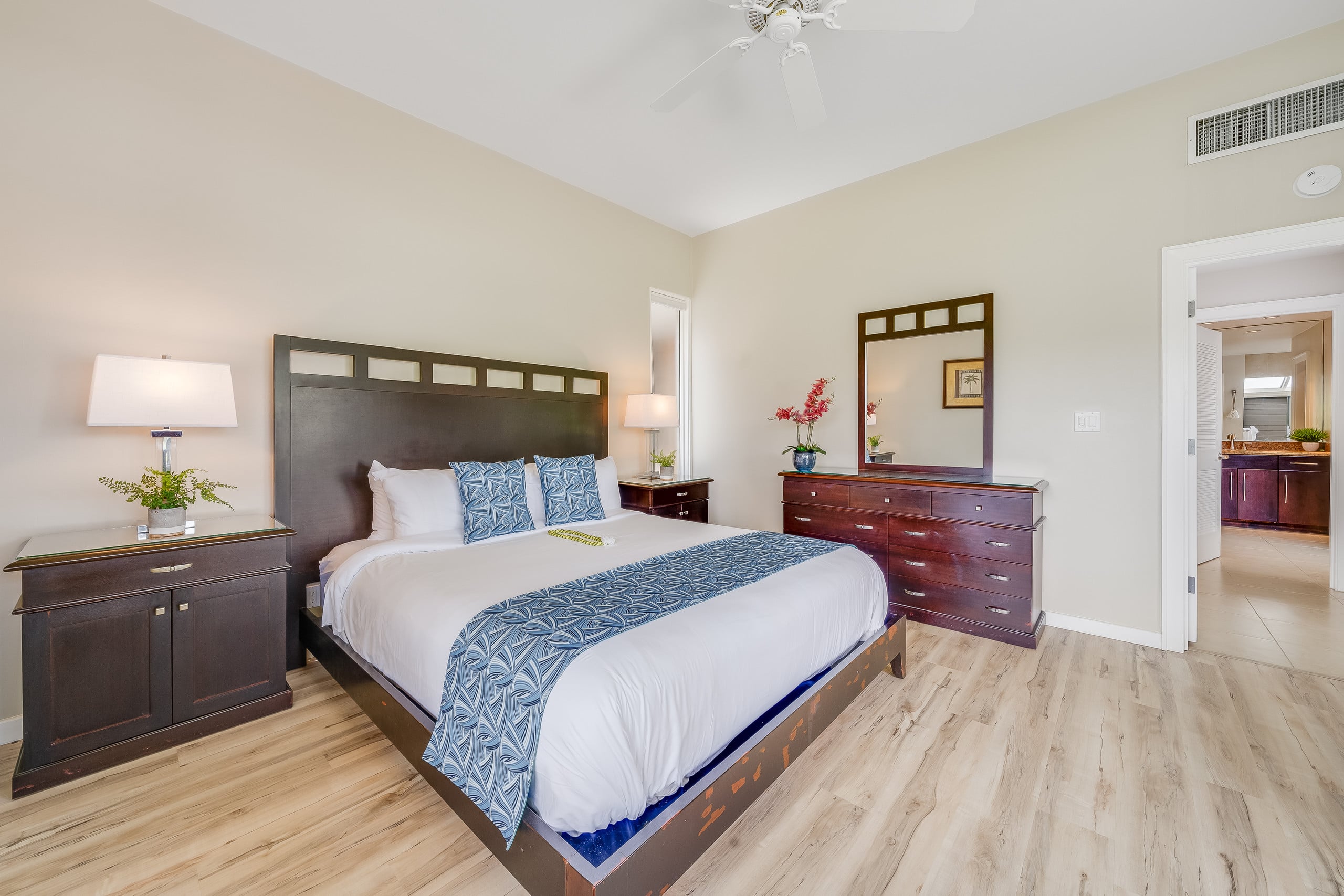 Condo in Lahaina · ★4.97 · 1 bedroom · 2 beds · 1 bath - Image 13
