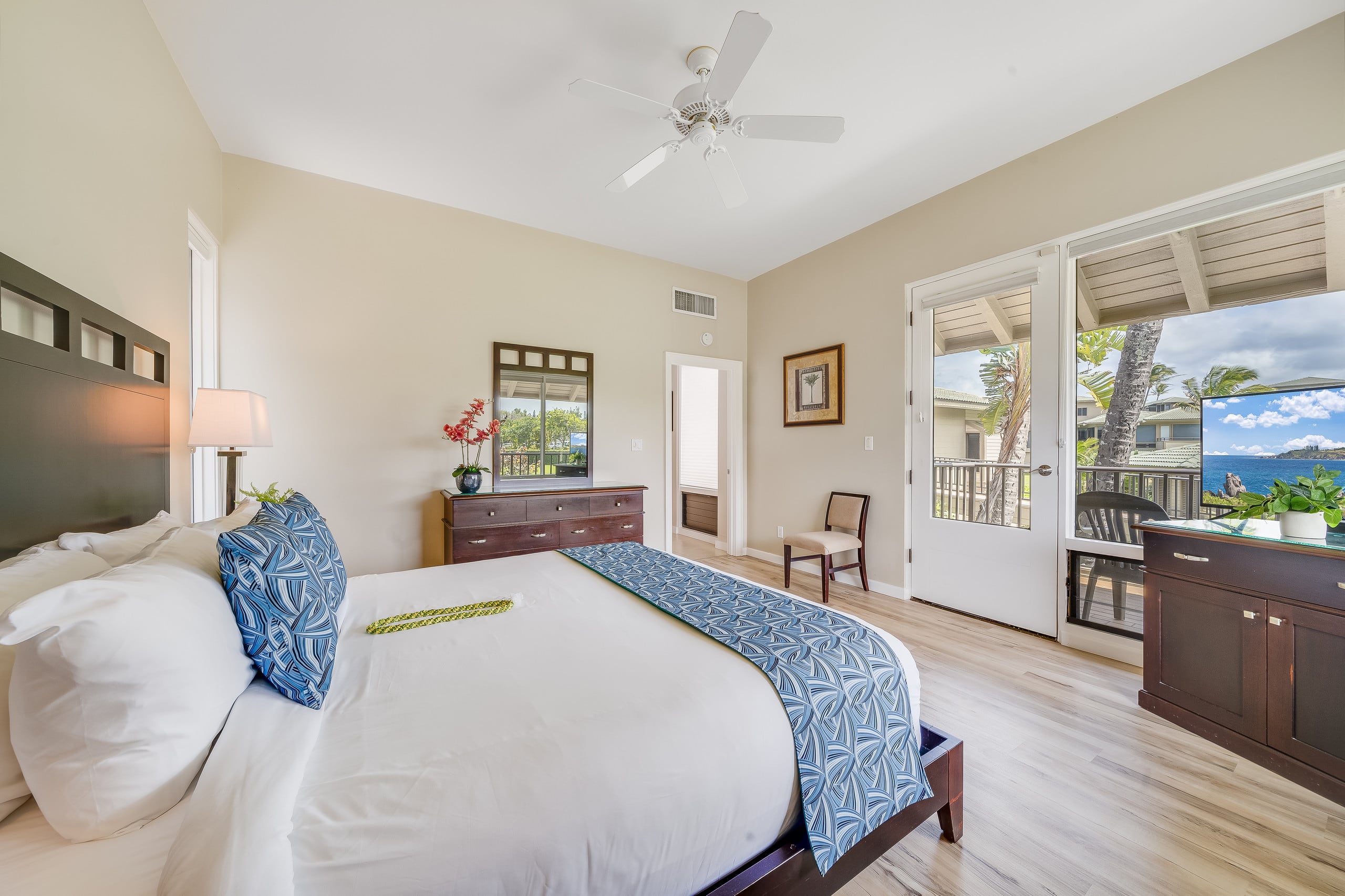 Condo in Lahaina · ★4.97 · 1 bedroom · 2 beds · 1 bath - Image 12