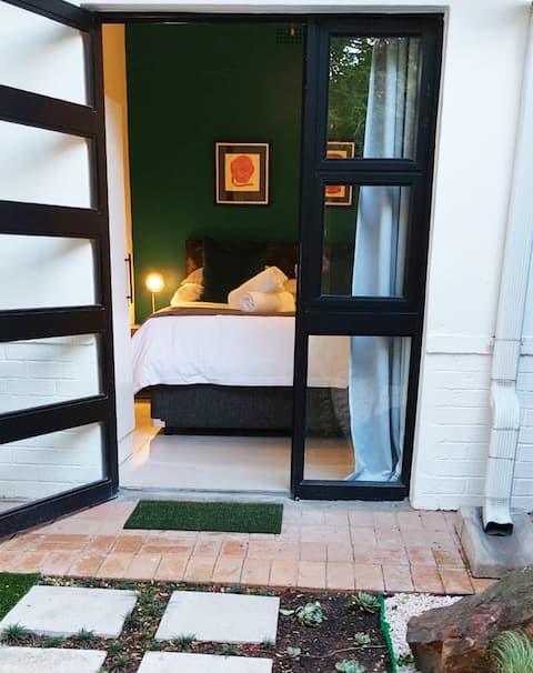 🌟Modern studio with private garden, self check-in🌟