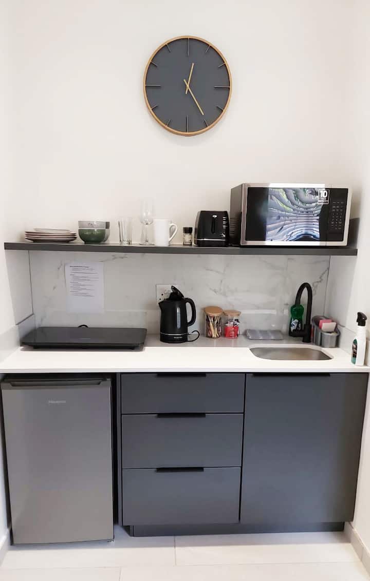 🌟Modern Studio With Private Garden, Self Check-in🌟 - Randburg
