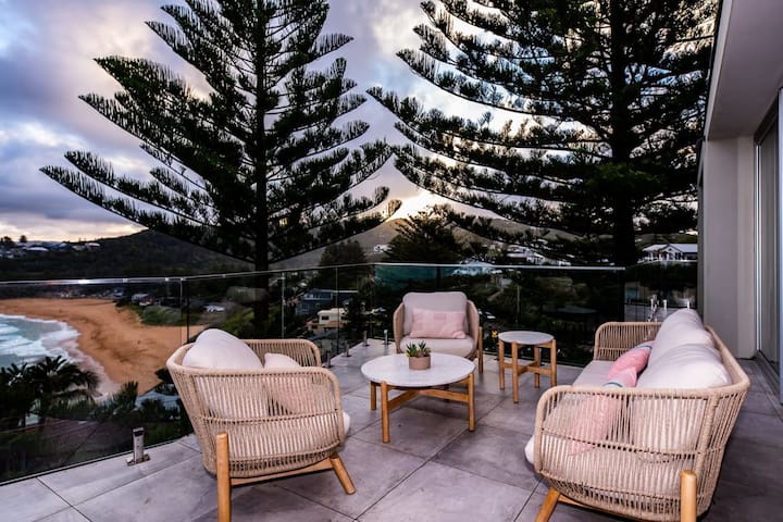 Coastal Luxury at Bilgola – 5BR Home with Studio gallery image 2