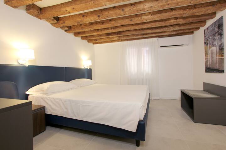 Residence Contemporary Art gallery image 4