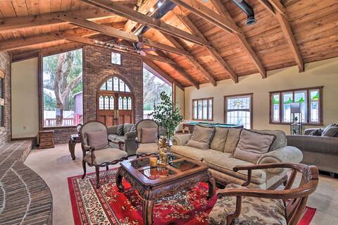 Grand Valrico Home w/ Deck, Fire Pit & Yard!
