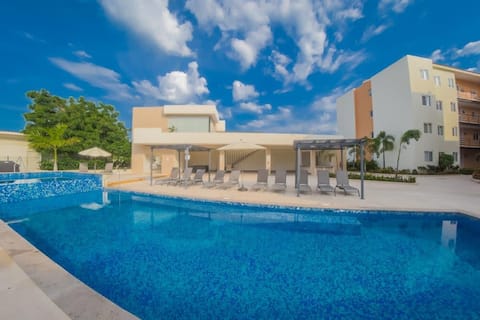 Beautiful 3B/2Ba Spacious Ground Corner Condo!