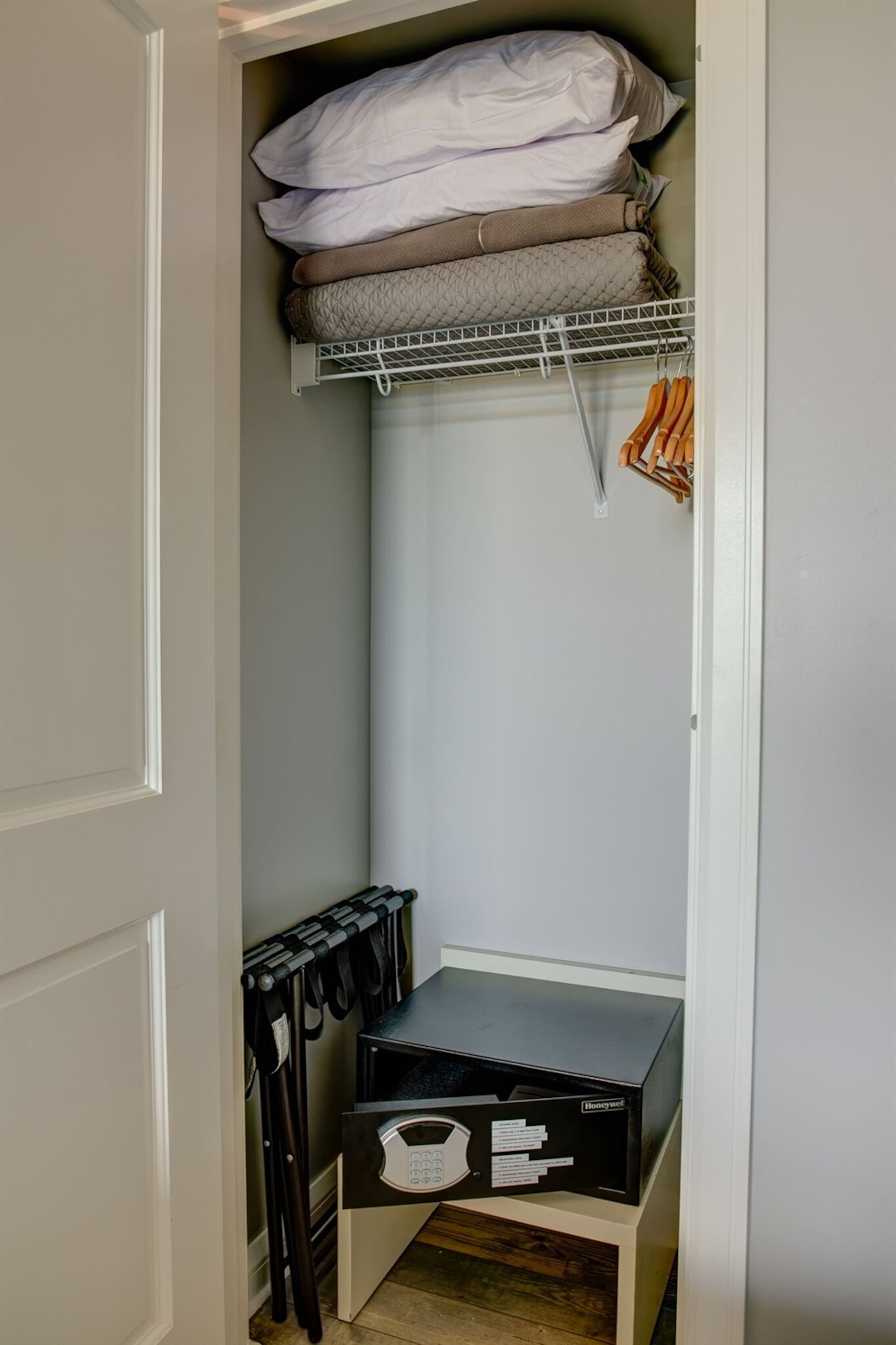 Condo in Lahaina · ★4.96 · 1 bedroom · 2 beds · 1 bath - Image 25
