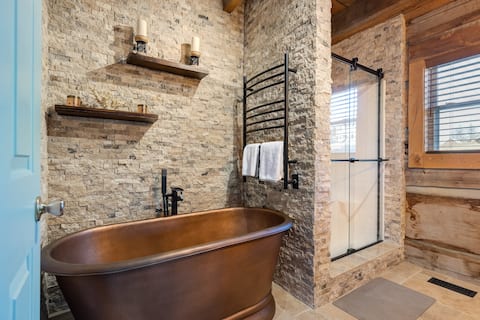 Luxury Log Cabin with Copper Tub