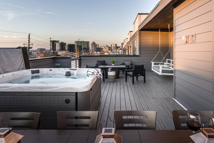 Urban Row – Rooftop Hot Tub – Heart of Gulch gallery image 3