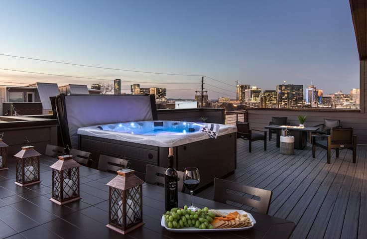 Urban Row – Rooftop Hot Tub – Heart of Gulch