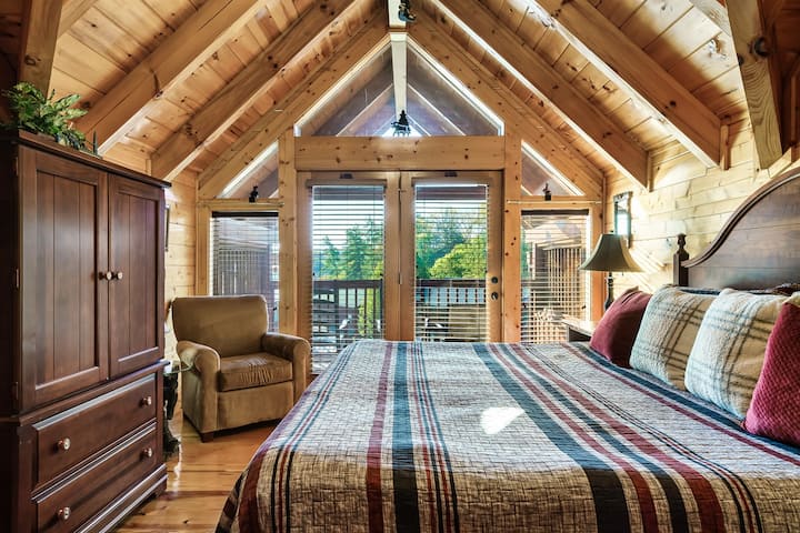 accès au balcon depuis la chambre principale au 2e étage