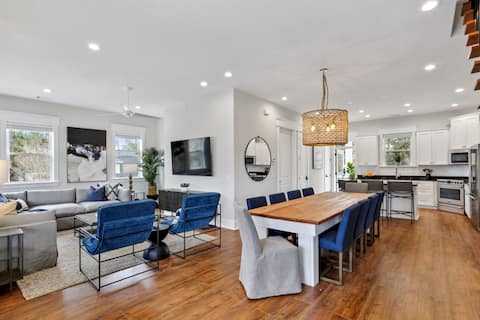 6BR Estate & Cottage | Hot Tub | Near Beach