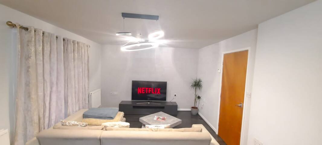 Entired Apartment near Manchester City Centre, M15 gallery image 4