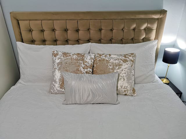 Entired Apartment near Manchester City Centre, M15