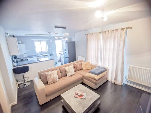 Entired Apartment near Manchester City Centre, M15 gallery image 2